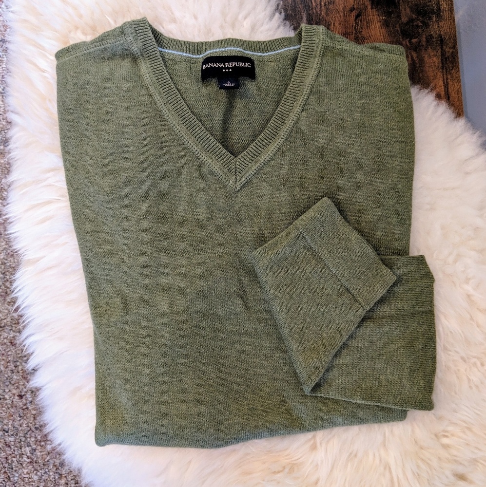 Green Banana Republic v-neck sweater